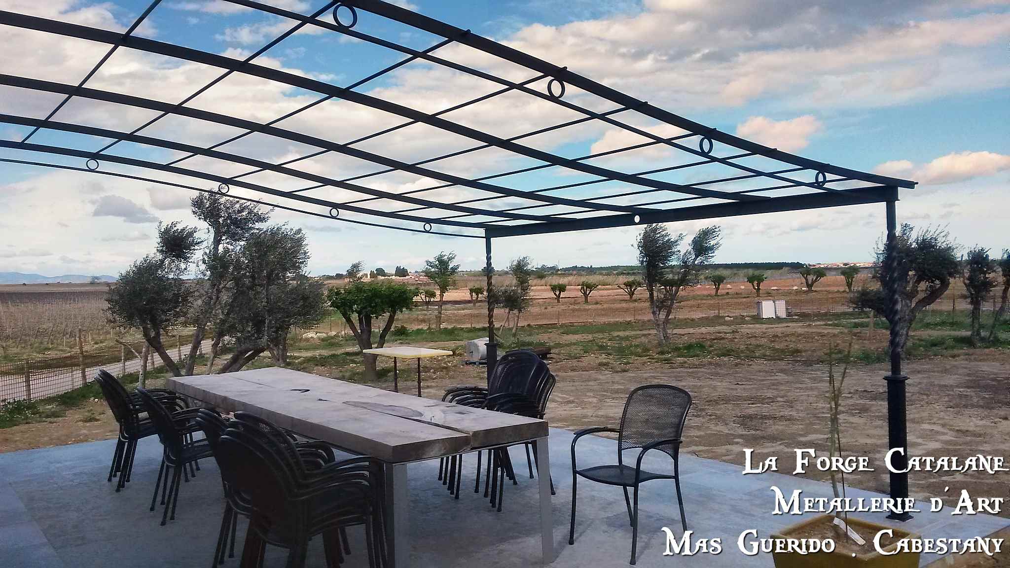 pergola terrasse frise mas becha demi chapeau gendarme fer Forge Catalane Cabestany (2).jpg